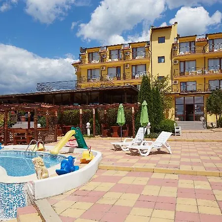 Готель Yalta Complex 3*