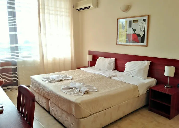 Отель Yalta Complex 3*