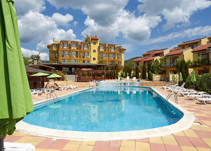 Отель Yalta Complex