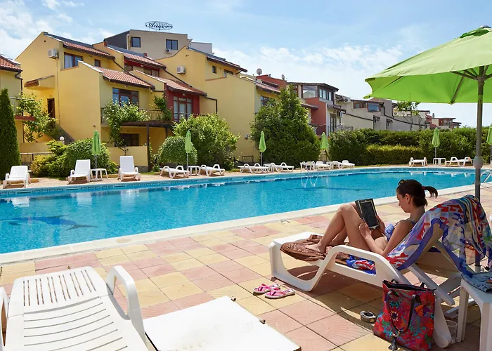 Отель Yalta Complex